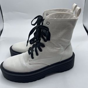 Nastygal White Faux Leather Ankle Boots‎ Size 39
